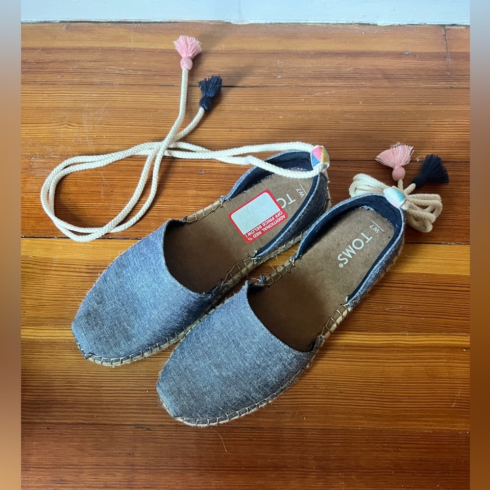 Tom’s tie up sandals size 7